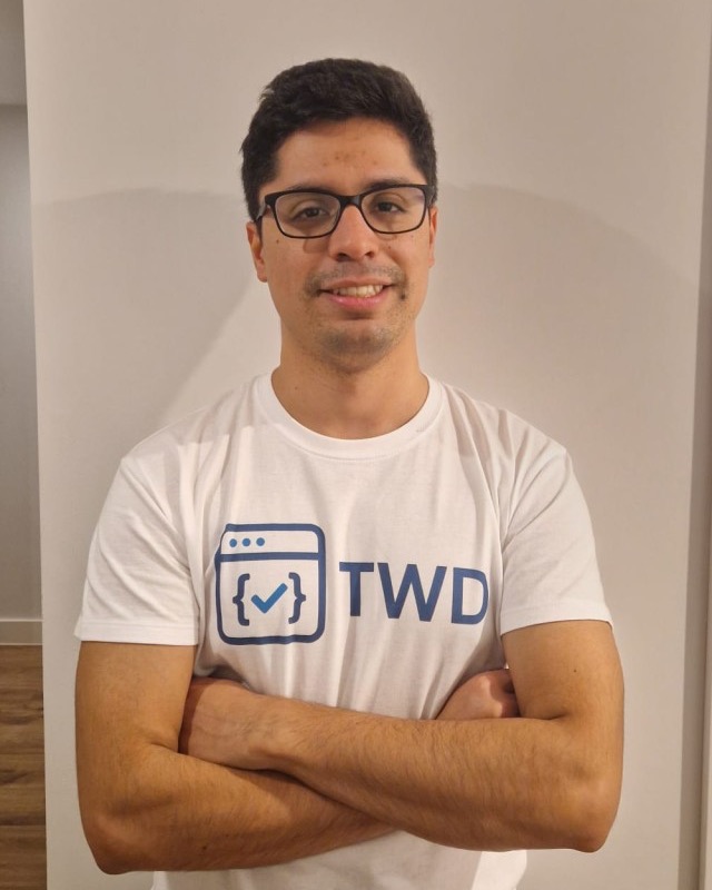 Kevin Martínez with arms crossed, wearing a TWD t-shirt